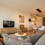Modern En Gezellig Vlak Aan Het ブランケンベルヘ