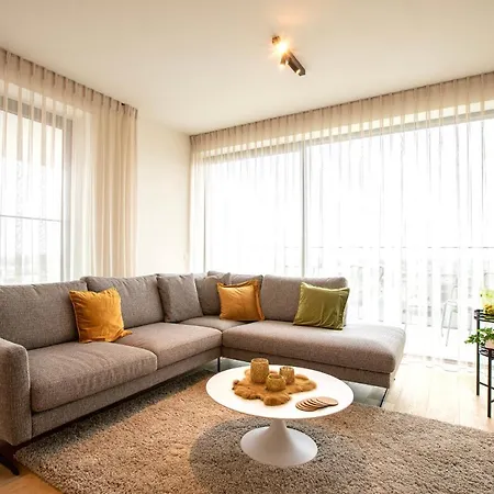 Modern En Gezellig Vlak Aan Het